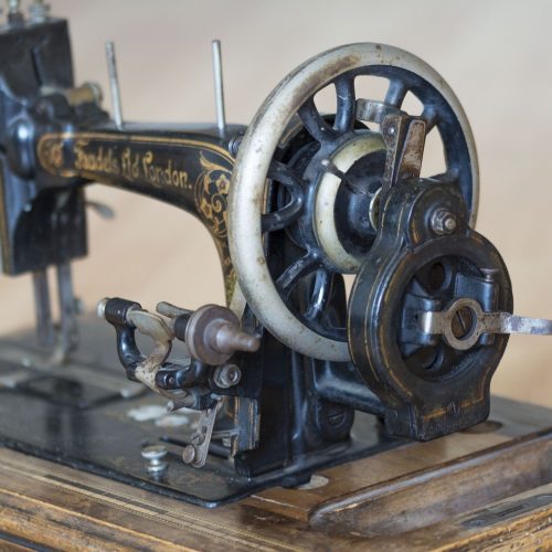 sewing-machine-1252376_1920